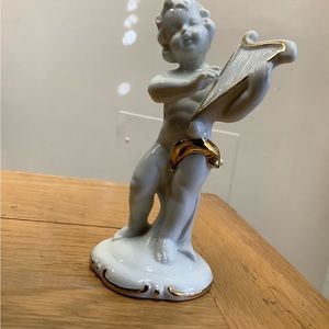 Vintage Cherub playing Lute